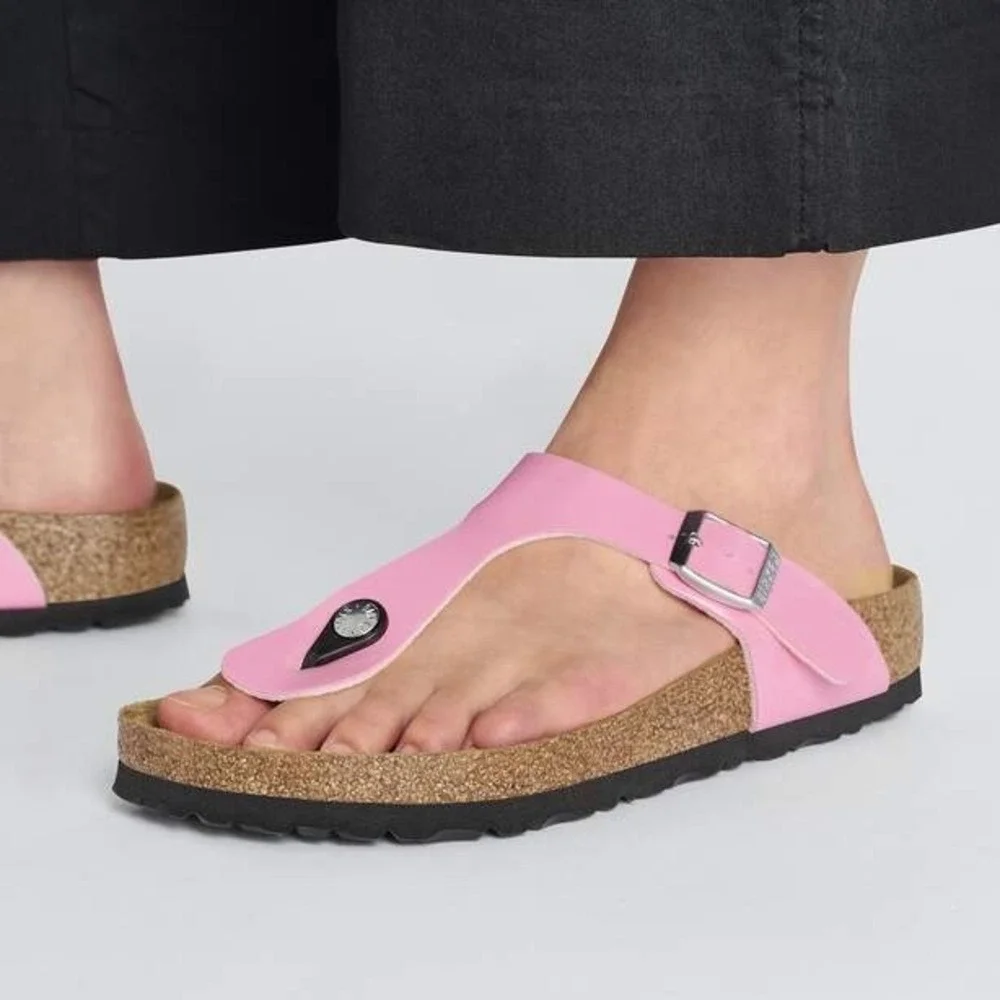 Birkenstock Patent Birkoflor Gizeh Sandals, Candy Pink SZ 38 US 7‎